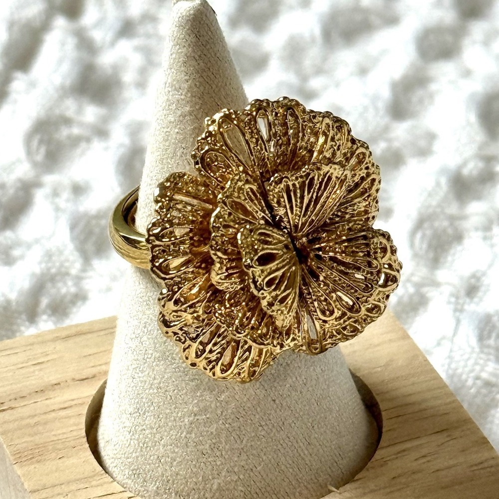 Stella & Dot Geneve Lace Filigree Flower Cocktail Ring Gold-tone Adjustable 6-8